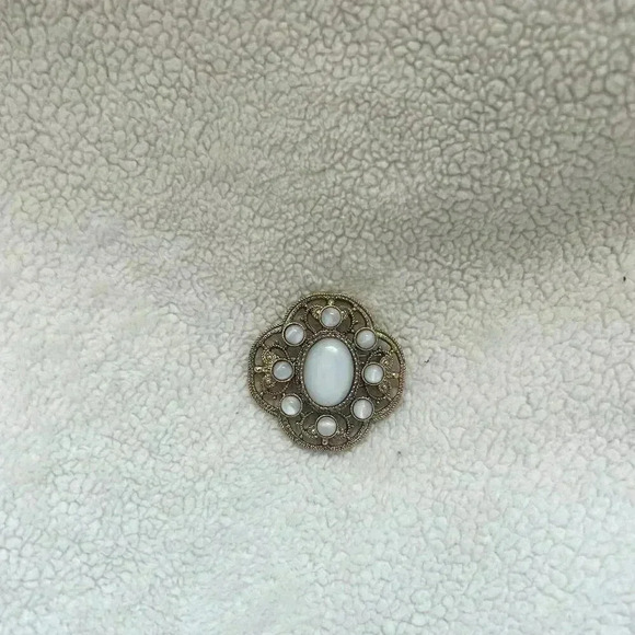 Jewelry - Vintage Victorian Filigree Pearl Brooch Pin